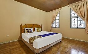 Spot On 91107 Villa Galaxy Resort